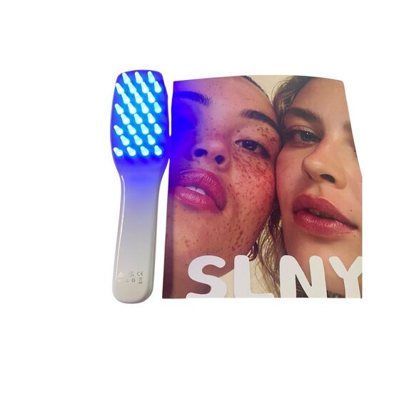 Solaris Laboratories NY Essential Scalp Therapy Intensive LED Hair Growth Brush - Picture 4 of 5